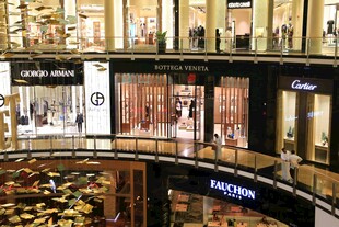 繁华商场内部景象