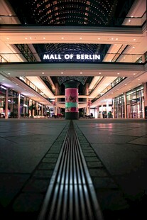 迪拜购物中心入口夜景