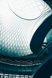 现代建筑独特几何屋顶