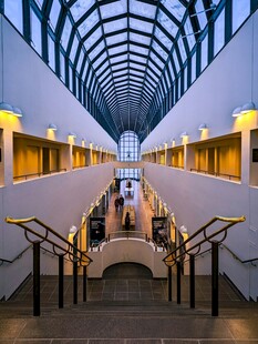 现代室内回廊空间