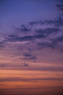 黄昏时分的绚烂天空