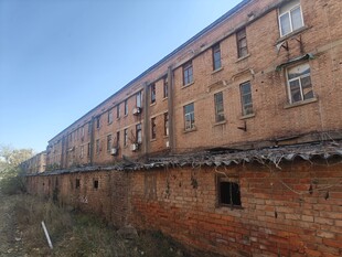 废弃红砖厂房尽显沧桑