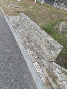 路边石砌景观墙