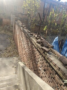 砖砌围墙施工现场