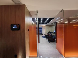 现代办公走廊空间展示