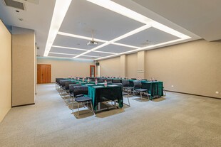 现代简约风格会议室