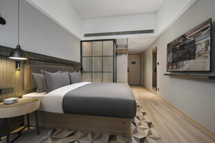 现代简约风格温馨卧室空间