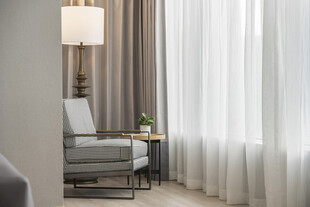 简约客厅窗边舒适休闲一角