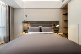 现代简约风格卧室床景