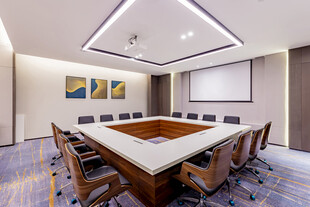 现代风格会议室场景展示