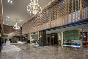 现代豪华商场内部空间