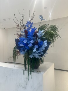 蓝色花卉装饰摆件