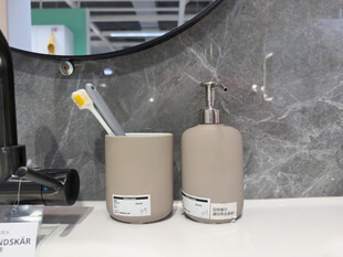 简约浴室洗漱用品收纳瓶