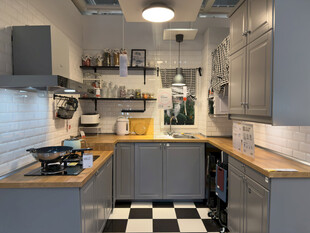 现代简约风开放式厨房空间