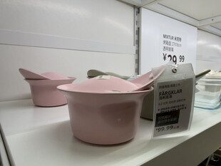 粉色陶瓷锅具展示