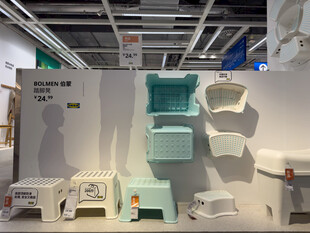 卖场里的踏脚凳