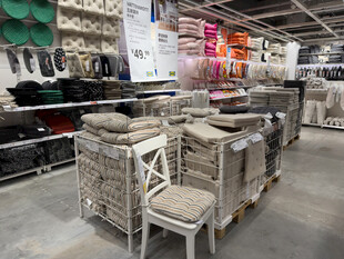 家居卖场的椅子垫