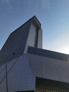 现代风格独特建筑外观