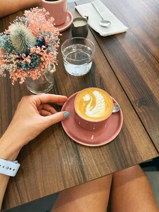 享受惬意的咖啡时光