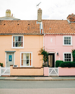 色彩缤纷的英式街边小屋