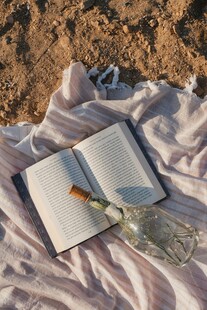 户外惬意的阅读时光