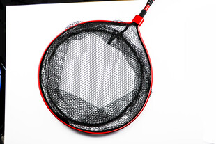 红色边框的捕鱼网兜