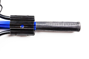 蓝色金属轴类机械零件