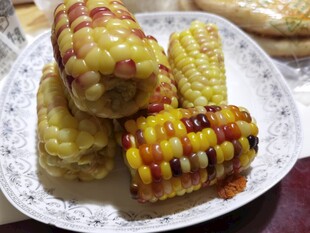 多彩玉米摆盘展示