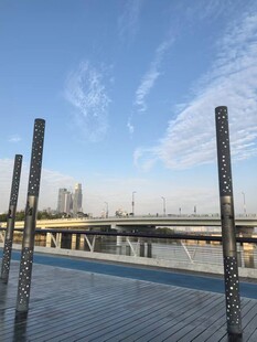 城市天际线与桥梁景观