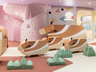 时尚运动鞋展示场景