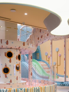 儿童室内攀岩游乐空间