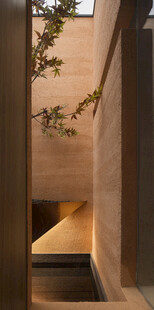 日式庭院角落的静谧景致