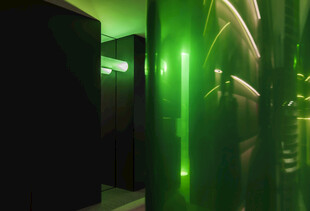 绿色光效下的服务器机房