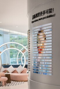 透明显示屏展示科技魅力