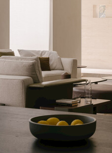 现代简约客厅中的果盘陈设