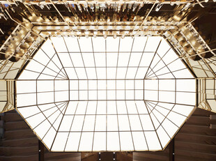 室内八边形玻璃天窗景观