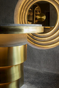 金色环形装饰的现代家具