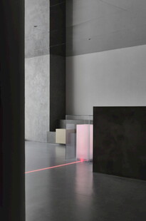 极简室内空间中的几何元素