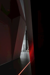 红色激光指引的几何通道