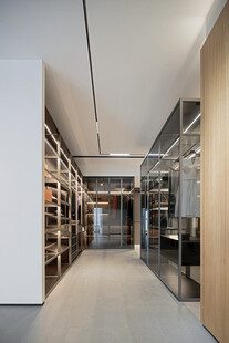 现代简约风格的宽敞走廊