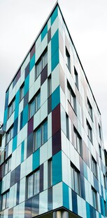 多彩几何图案现代建筑