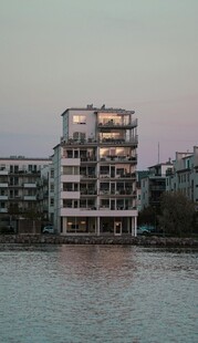 湖畔现代建筑景观