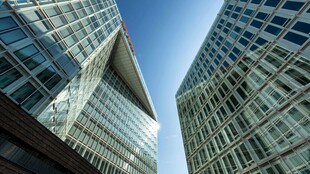 现代摩天大楼建筑景观