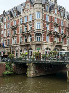 河畔欧式风格精美建筑