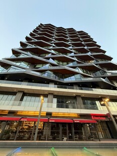 独特造型的现代高楼大厦