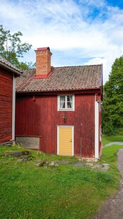 红色小屋 田园中的静谧景致