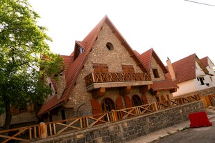 欧式风格独特木屋建筑