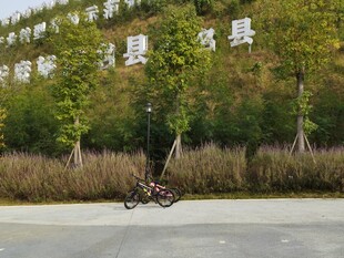 骑行者于某县户外场景