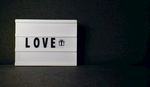 简约LOVE装饰卡片