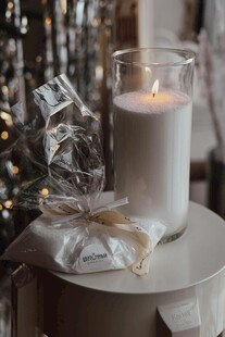 蜡烛与精致小物的温馨组合